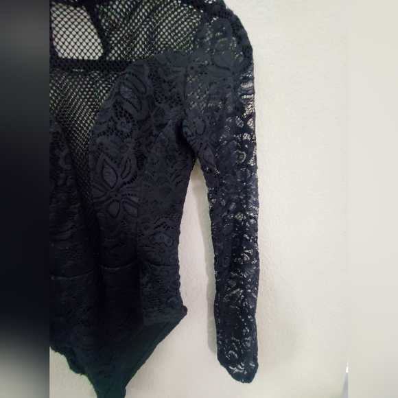 Charlotte Russe Black/Fishnet Floral Applique Bodysuit - Picture 8 of 12